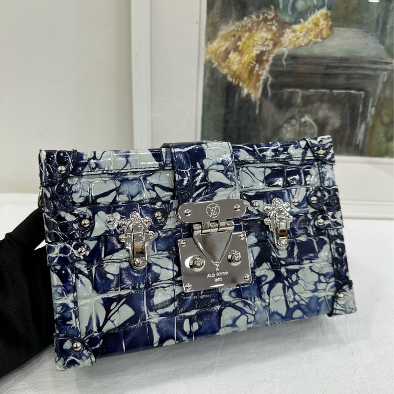 LV petite malle 鱷魚皮硬箱子 彩繪藍色 撒哈拉 喜馬拉雅鱷魚皮硬盒子 尺寸：20x12cm 配件：雨衣 塵袋 公價24w-8