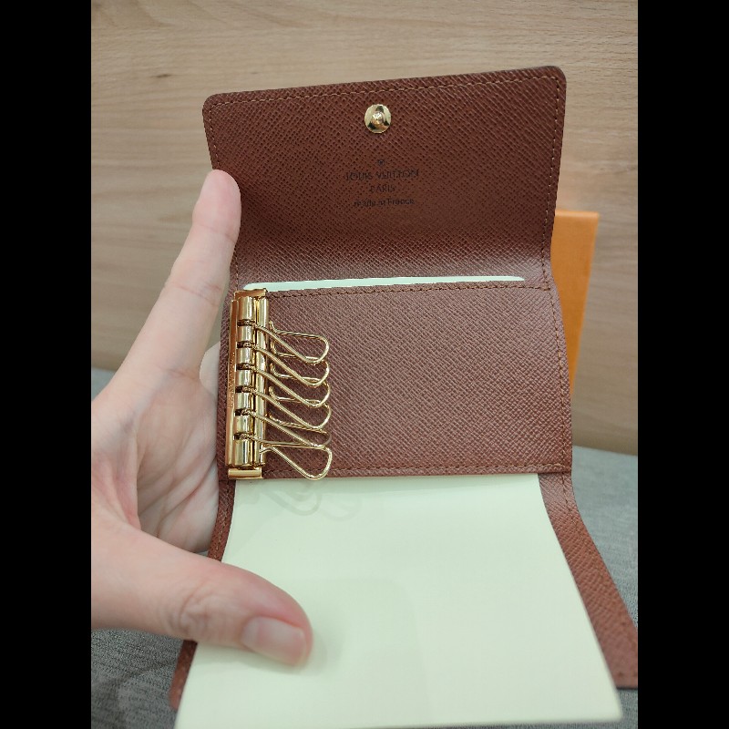 LV 六孔鑰匙包老花-1