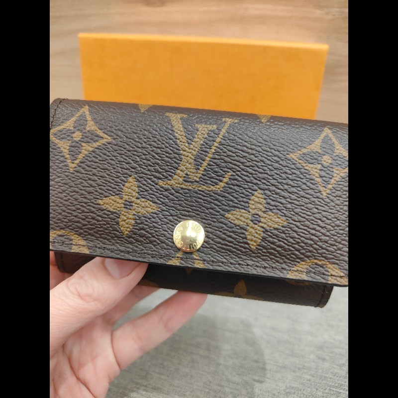 LV 六孔鑰匙包老花-7