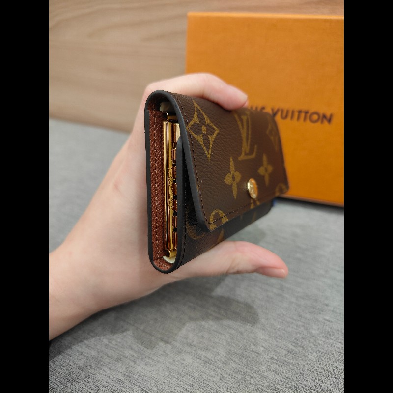 LV 六孔鑰匙包老花-12