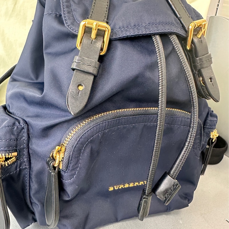 BURBERRY The Rucksack 小型 尼龍斜背式軍旅背包(海軍藍)-1