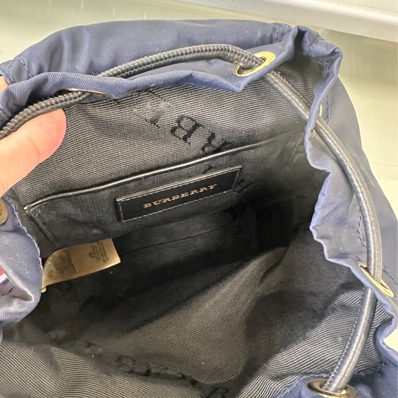 BURBERRY The Rucksack 小型 尼龍斜背式軍旅背包(海軍藍)-9