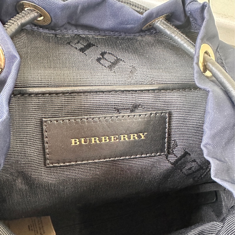 BURBERRY The Rucksack 小型 尼龍斜背式軍旅背包(海軍藍)-10