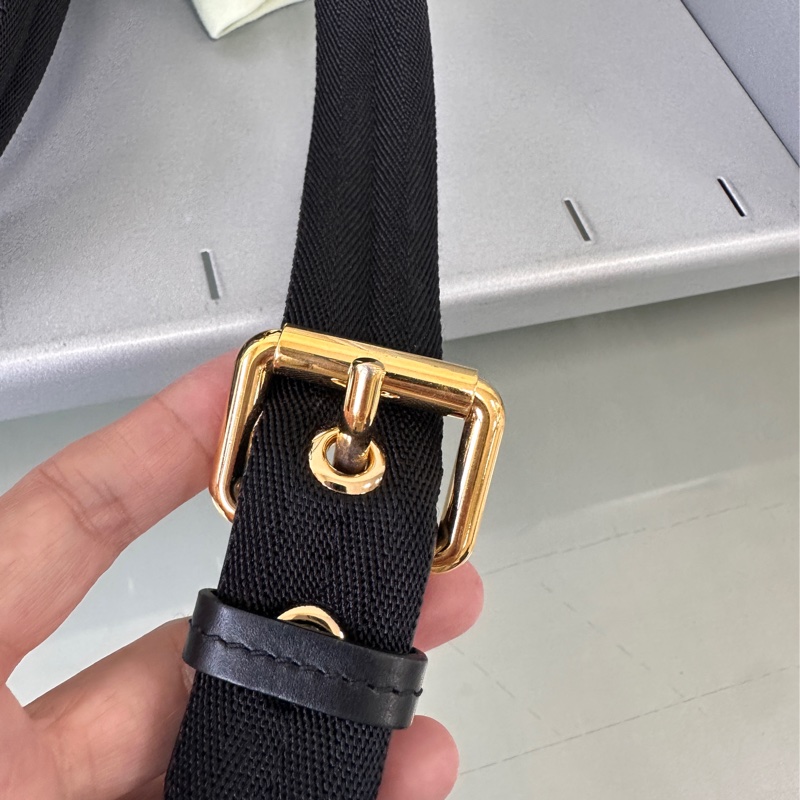 BURBERRY The Rucksack 小型 尼龍斜背式軍旅背包(海軍藍)-12