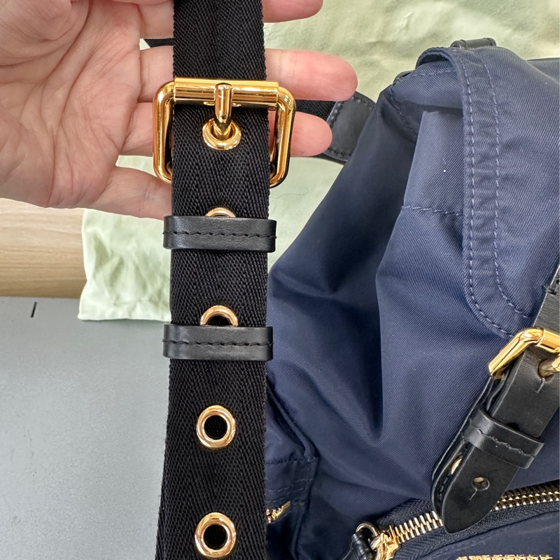 BURBERRY The Rucksack 小型 尼龍斜背式軍旅背包(海軍藍)-15