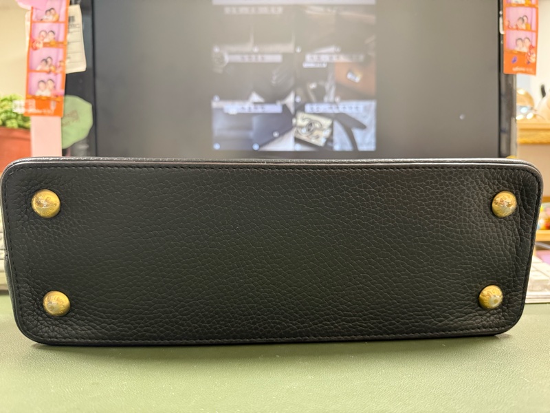 M24727 黑Capucines 金扣大號-9