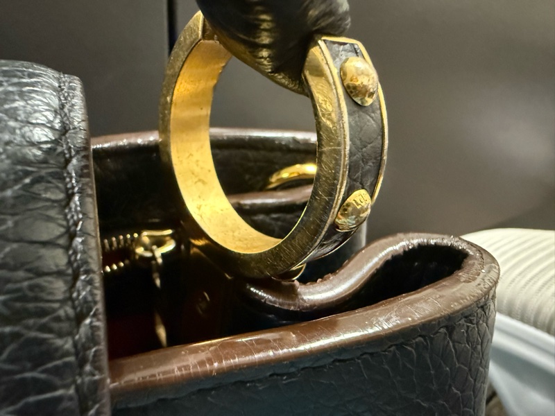 M24727 黑Capucines 金扣大號-14