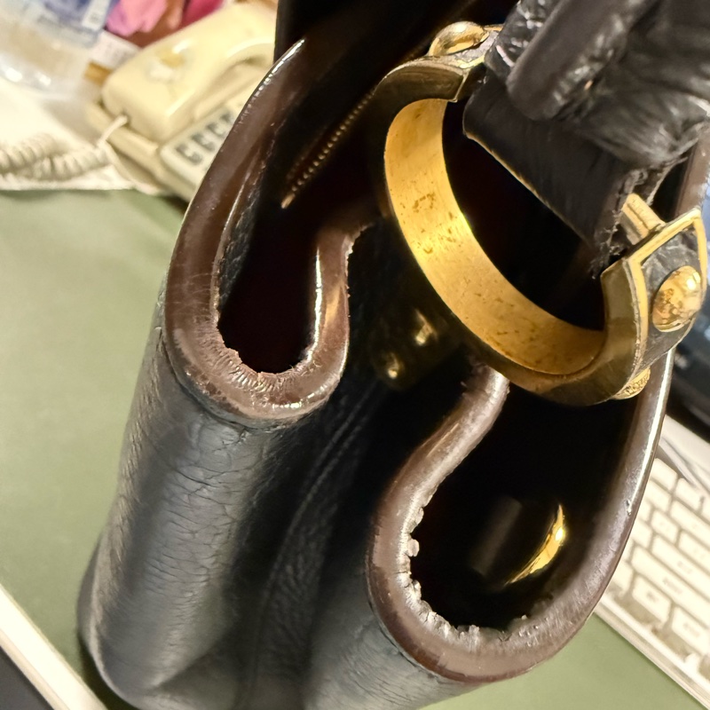 M24727 黑Capucines 金扣大號-17