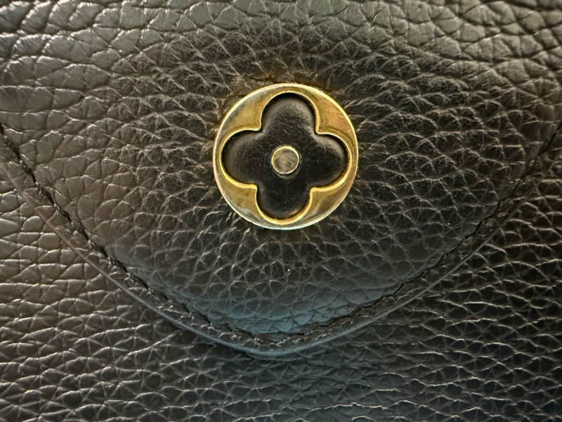 M24727 黑Capucines 金扣大號-18