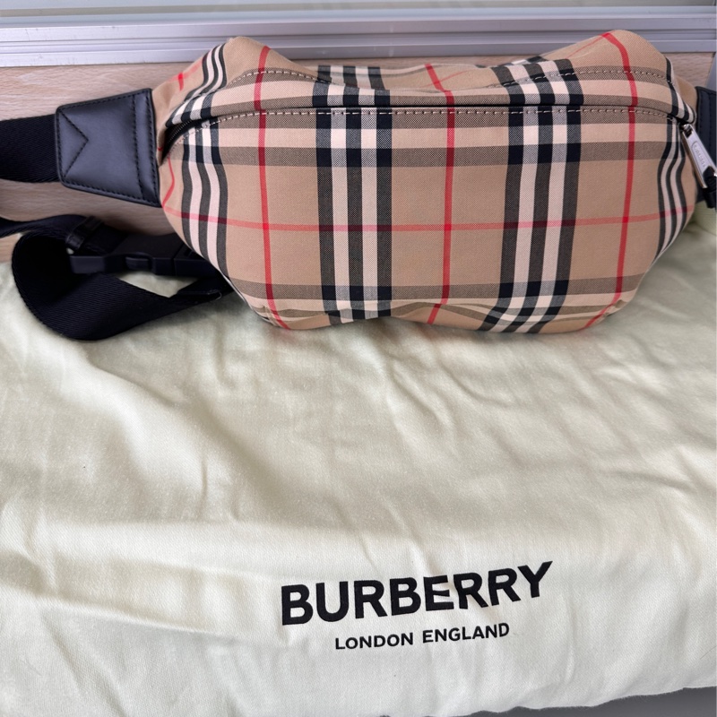 BURBERRY 中款 Vintage 格紋棉質腰包 胸包-0