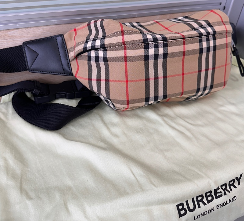 BURBERRY 中款 Vintage 格紋棉質腰包 胸包-3