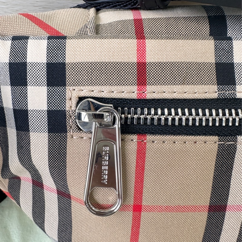 BURBERRY 中款 Vintage 格紋棉質腰包 胸包-10