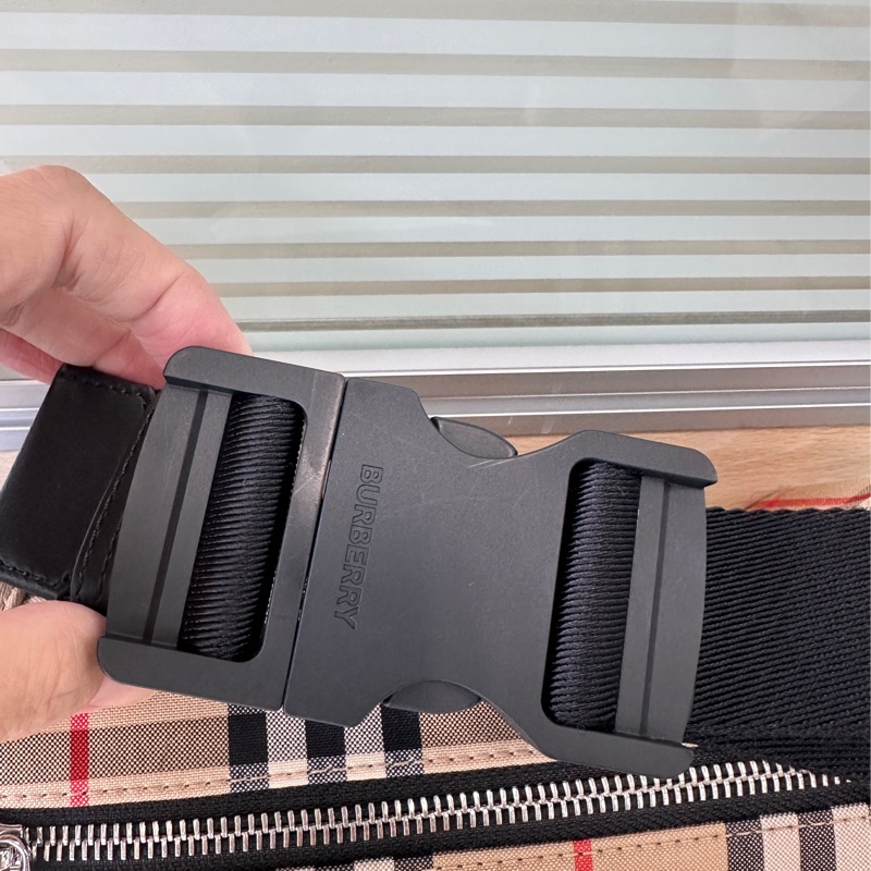 BURBERRY 中款 Vintage 格紋棉質腰包 胸包-11