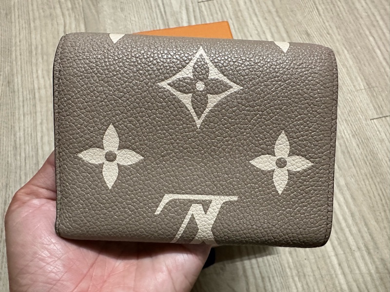 Lv 短夾-2
