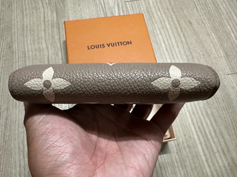Lv 短夾-5