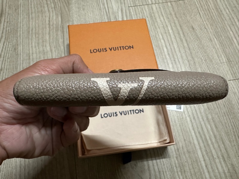Lv 短夾-7