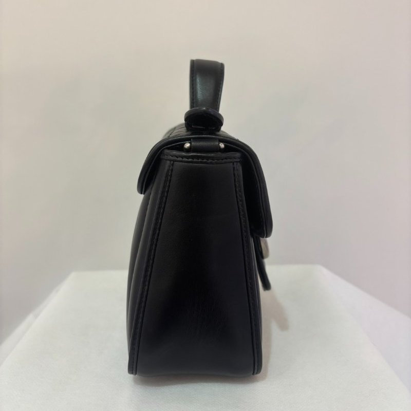 GUCCI Marmont 黑牛皮幾何 Handle 小斜背包-3