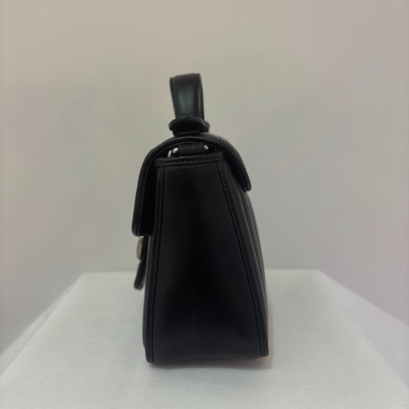 GUCCI Marmont 黑牛皮幾何 Handle 小斜背包-4