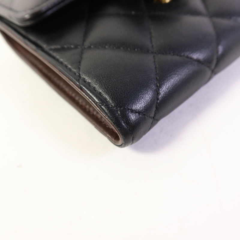 CHANEL 羊皮皮革Trifold Wallet金扣錢包-10