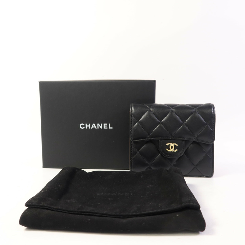 CHANEL 羊皮皮革Trifold Wallet金扣錢包-14
