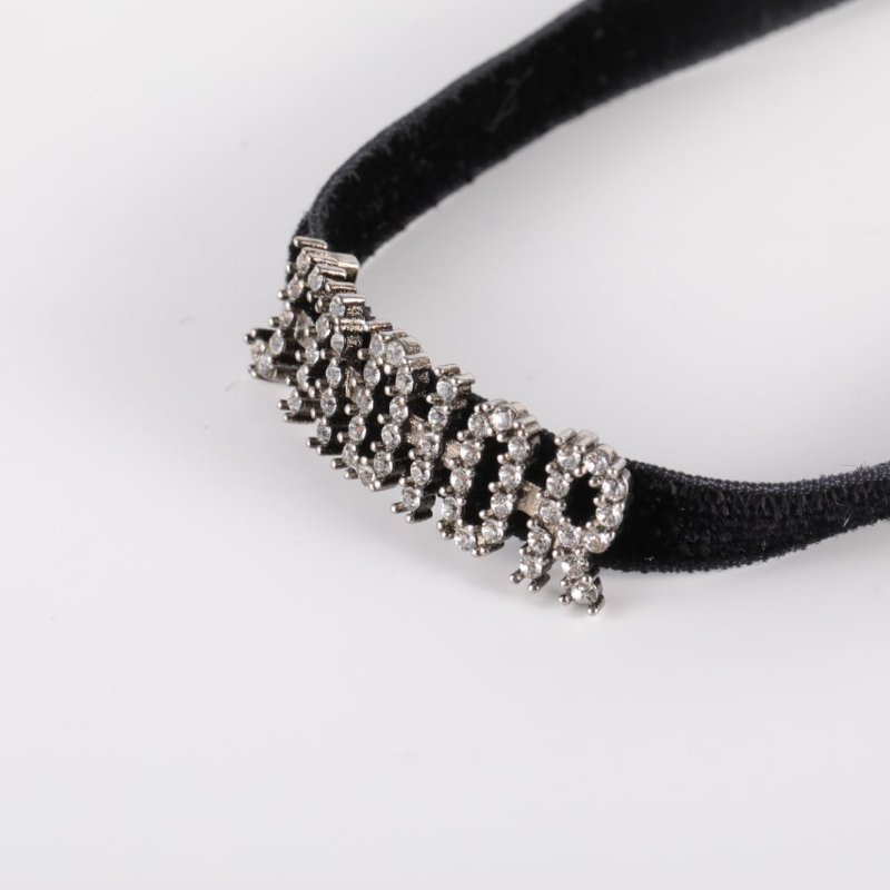 DIOR 天鵝絨字母logochoker天鵝絨項鏈項鍊-1