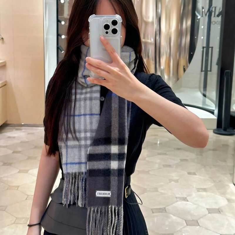 全新Burberry雙色兩用圍巾（原價$22900）-5