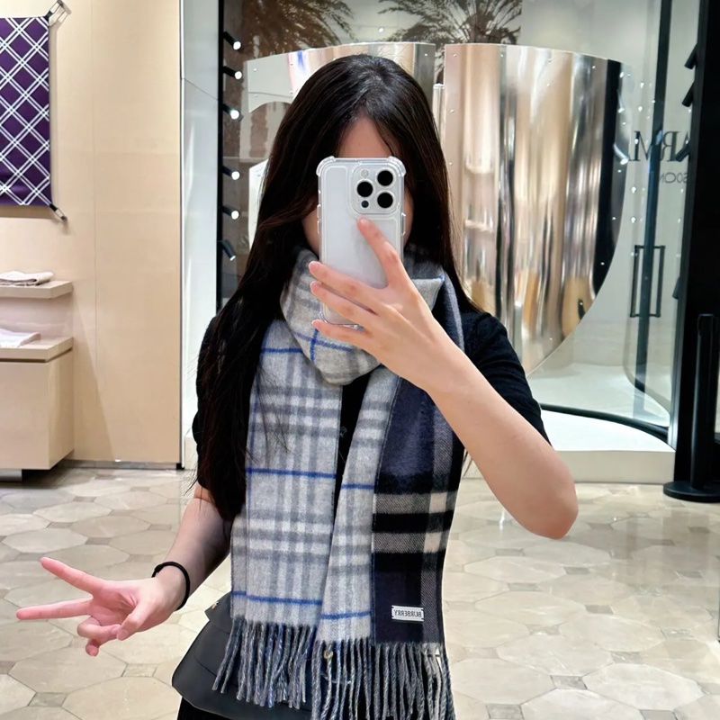 全新Burberry雙色兩用圍巾（原價$22900）-6