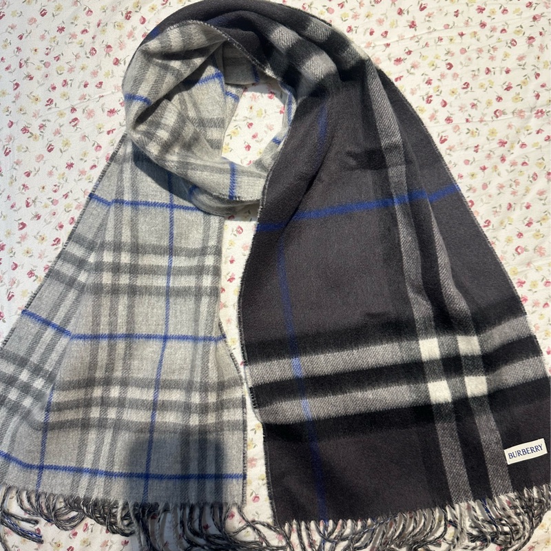 全新Burberry雙色兩用圍巾（原價$22900）-7