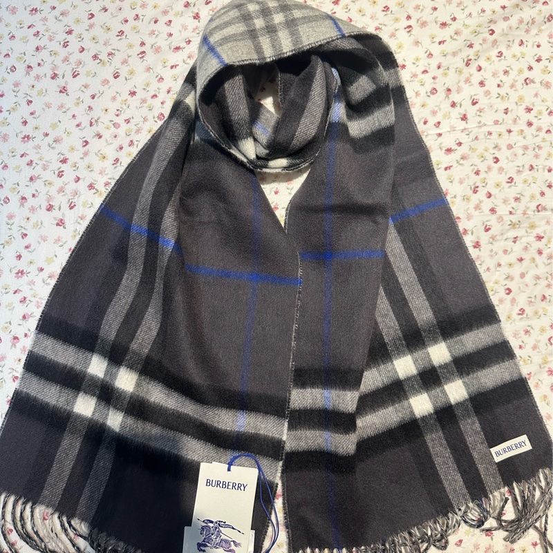 全新Burberry雙色兩用圍巾（原價$22900）-8