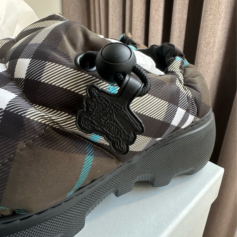 全新Burberry經典格紋鞋（原價$34900）-2