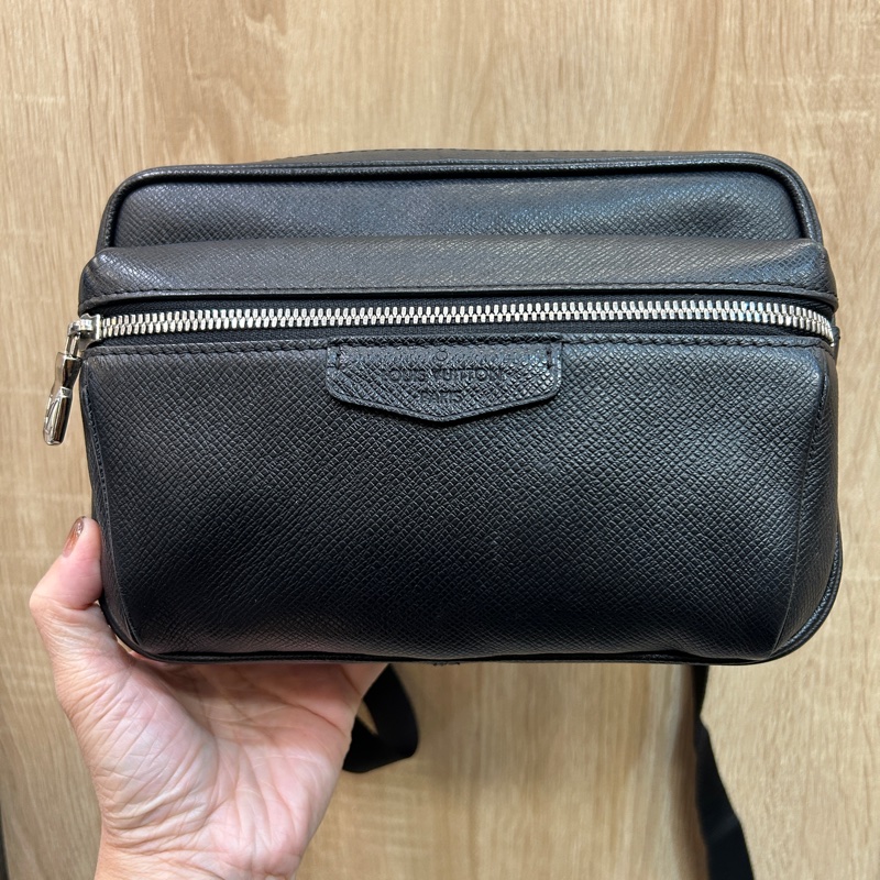 Lv 黑Taiga牛皮Outdoor胸口包-0