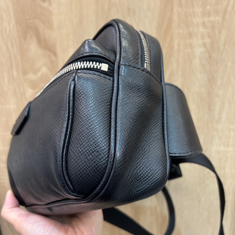Lv 黑Taiga牛皮Outdoor胸口包-2