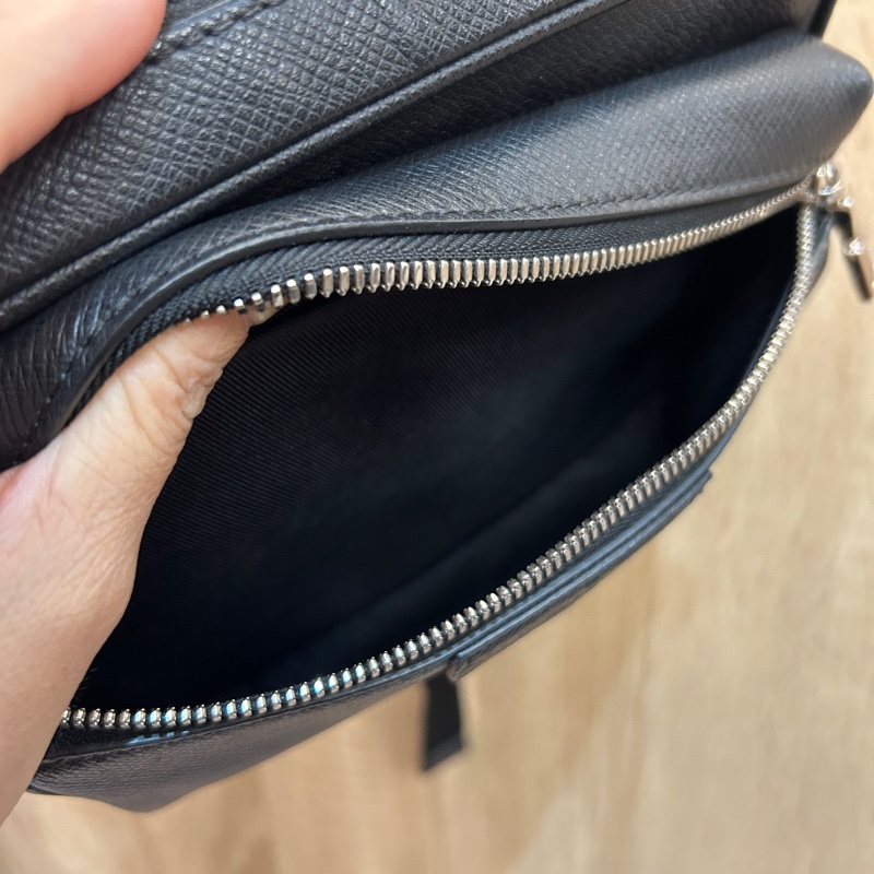 Lv 黑Taiga牛皮Outdoor胸口包-6