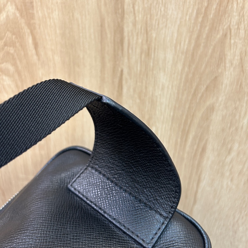 Lv 黑Taiga牛皮Outdoor胸口包-8