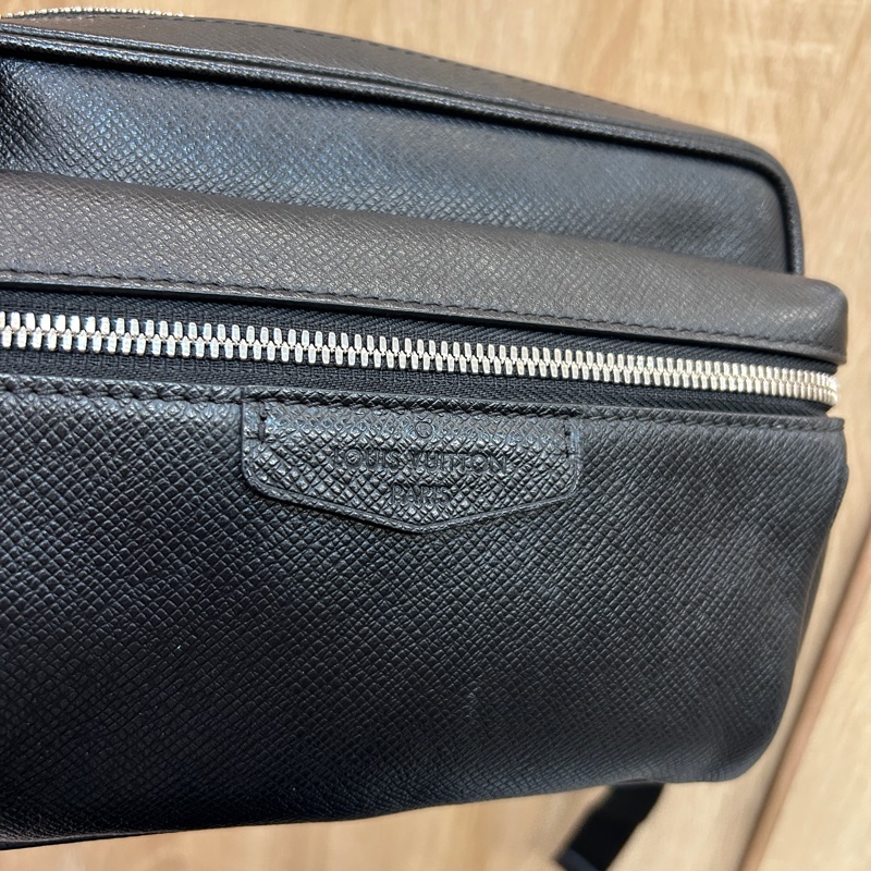 Lv 黑Taiga牛皮Outdoor胸口包-9