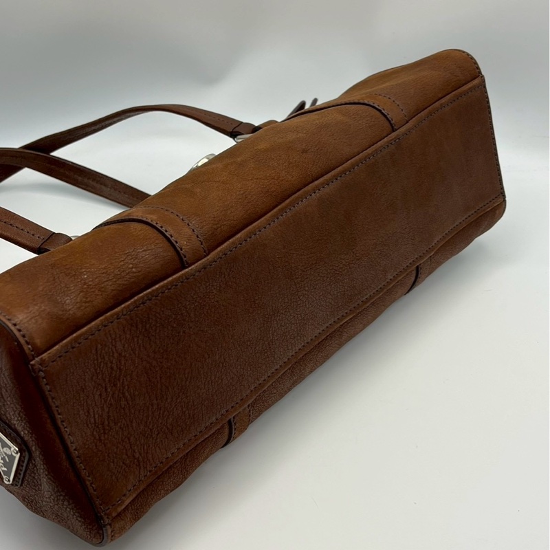 🏷️ Prada 咖啡色牛皮Hobo-4