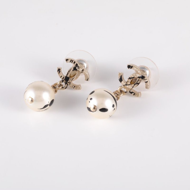 CHANEL 合金雙C珍珠潑墨款耳環耳環-1