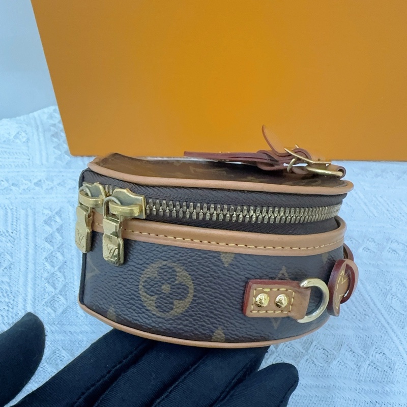 LV 小圓餅  mini   LV路易威登經典老花小圓餅包，尺寸約13×12×6.5，芯片款   裸包-4