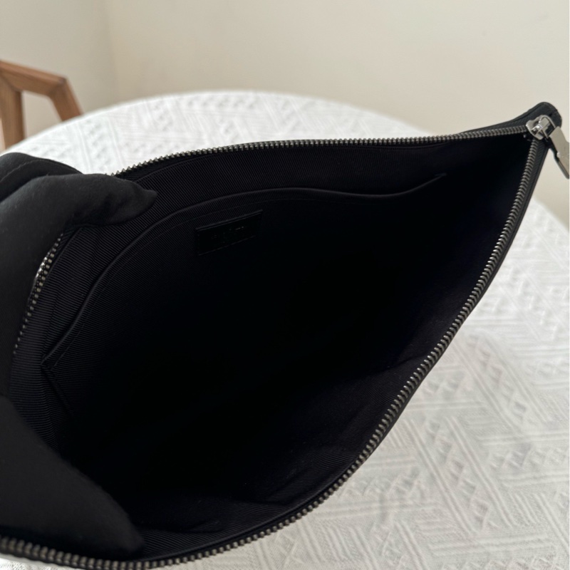 98新 LV 老花黑武士滿logo手包 尺寸：34x23 容量大-5