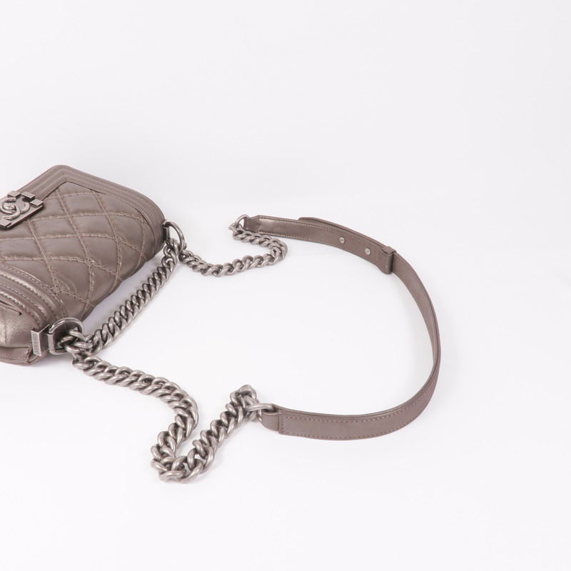 CHANEL 牛皮皮革Boy 20 Chain Shoulder Bag銀扣鏈帶肩背袋-4
