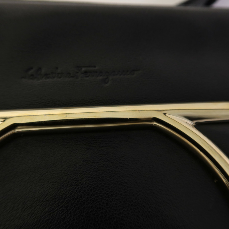 Salvatore Ferragamo 牛皮皮革Gancini Camera Bag金扣肩背袋-10