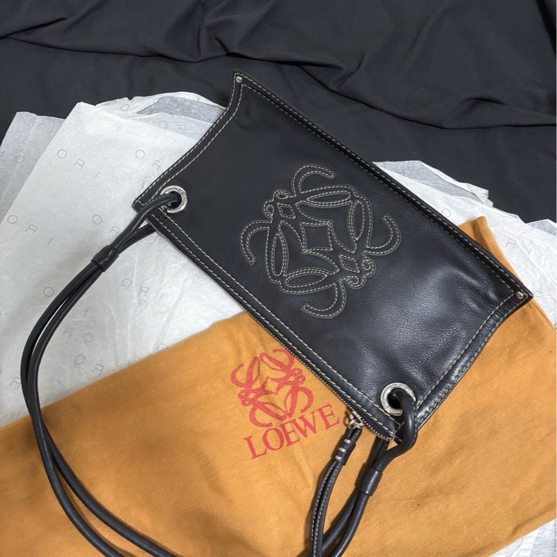【近新閒置❤️】 Loewe 黑銀雙面tote 手提包單肩包-0