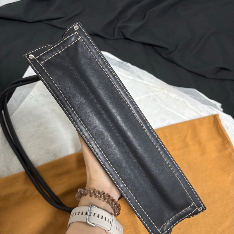 【近新閒置❤️】 Loewe 黑銀雙面tote 手提包單肩包-3