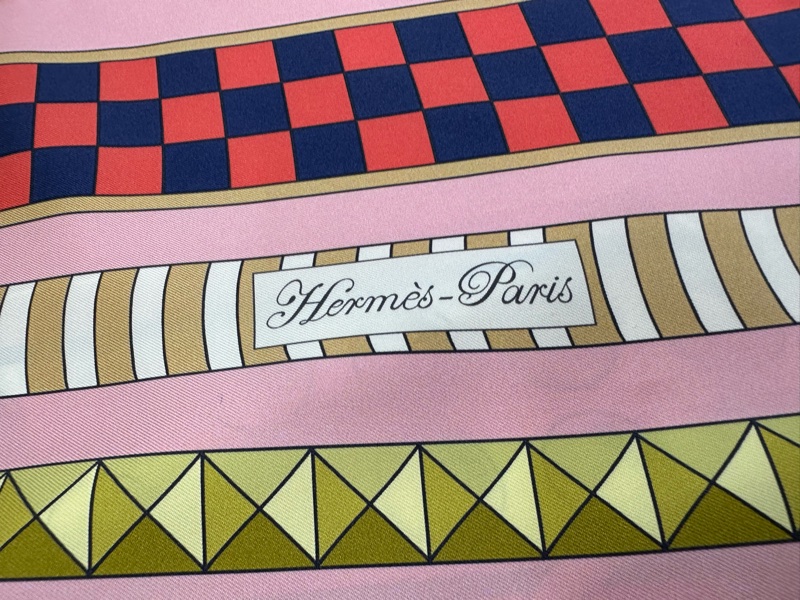 HERMES/愛馬仕 優雅印花圖案休閒 絲巾 女款 尺寸：30*180-1