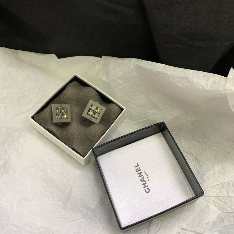 【閒置❤️】 Chanel 鐳射炫彩方塊耳夾-0