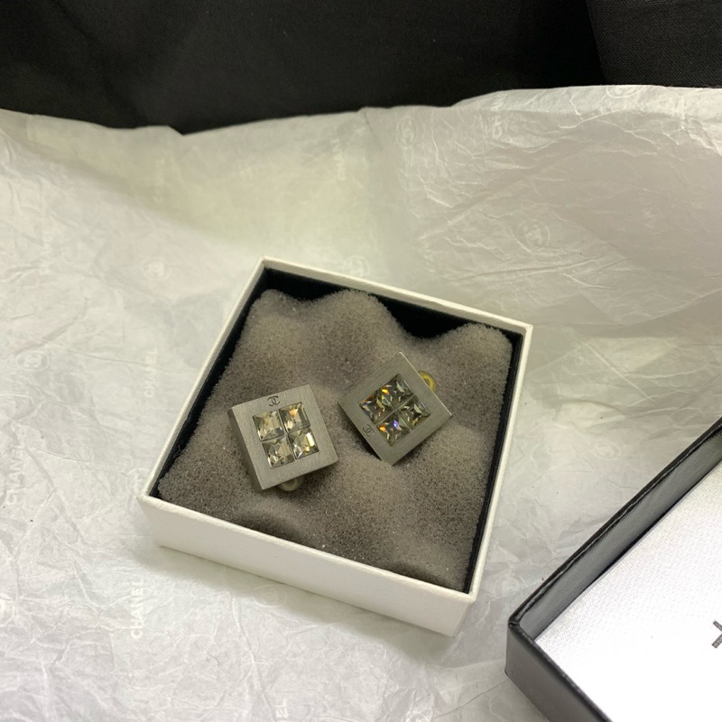 【閒置❤️】 Chanel 鐳射炫彩方塊耳夾-1