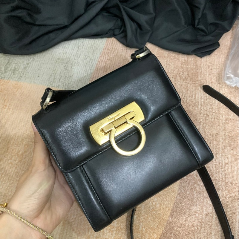 【近新閒置❤️】 Salvatore Ferragamo mini馬蹄扣  斜挎包 單肩包-1