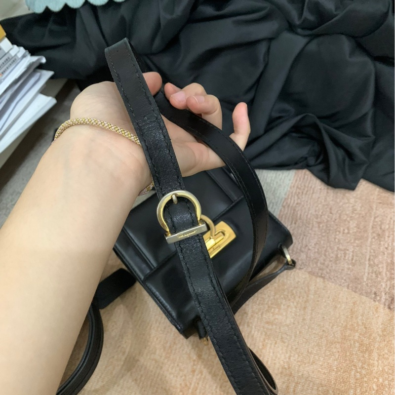 【近新閒置❤️】 Salvatore Ferragamo mini馬蹄扣  斜挎包 單肩包-6