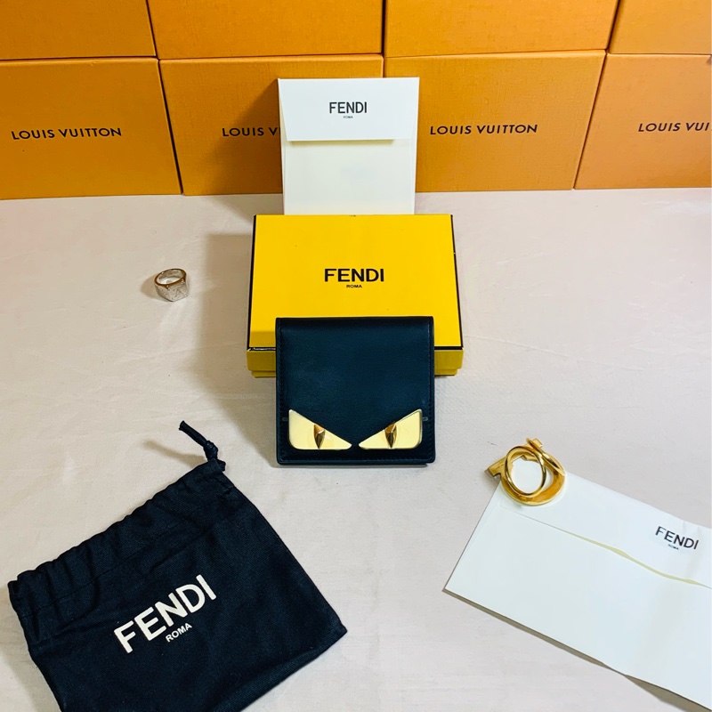 ‼️全台最甜 Fendi 芬迪 黑金怪獸8卡對開短夾-1