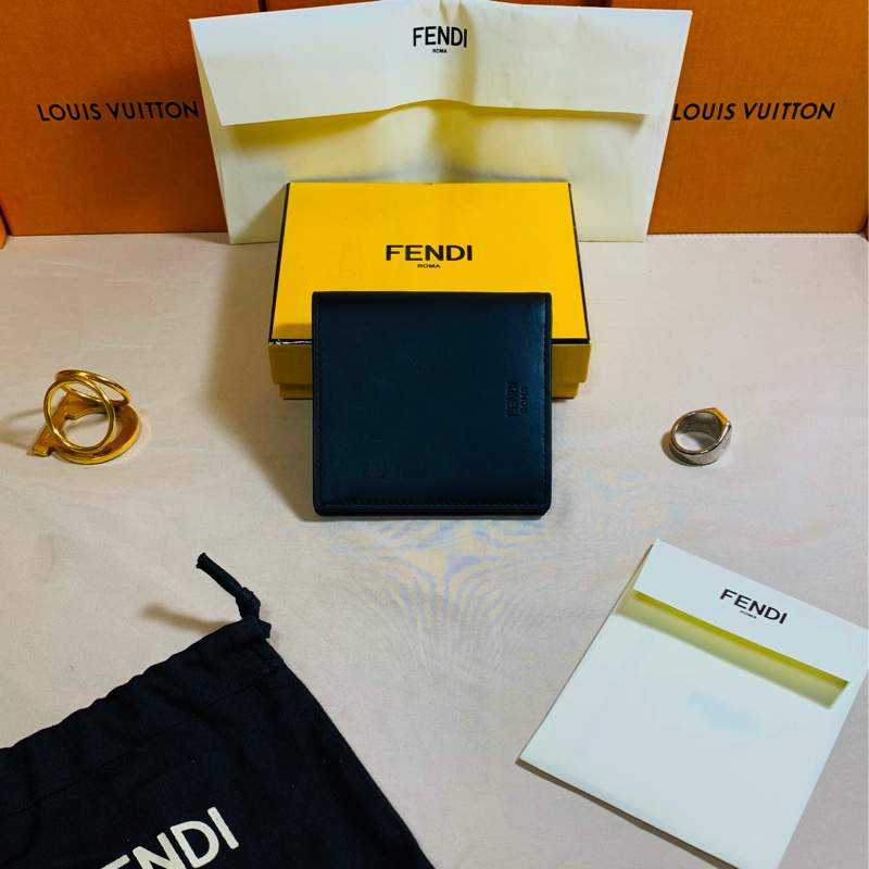 ‼️全台最甜 Fendi 芬迪 黑金怪獸8卡對開短夾-3
